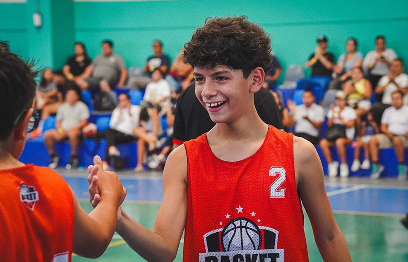 Paolo jugando básquetbol 2