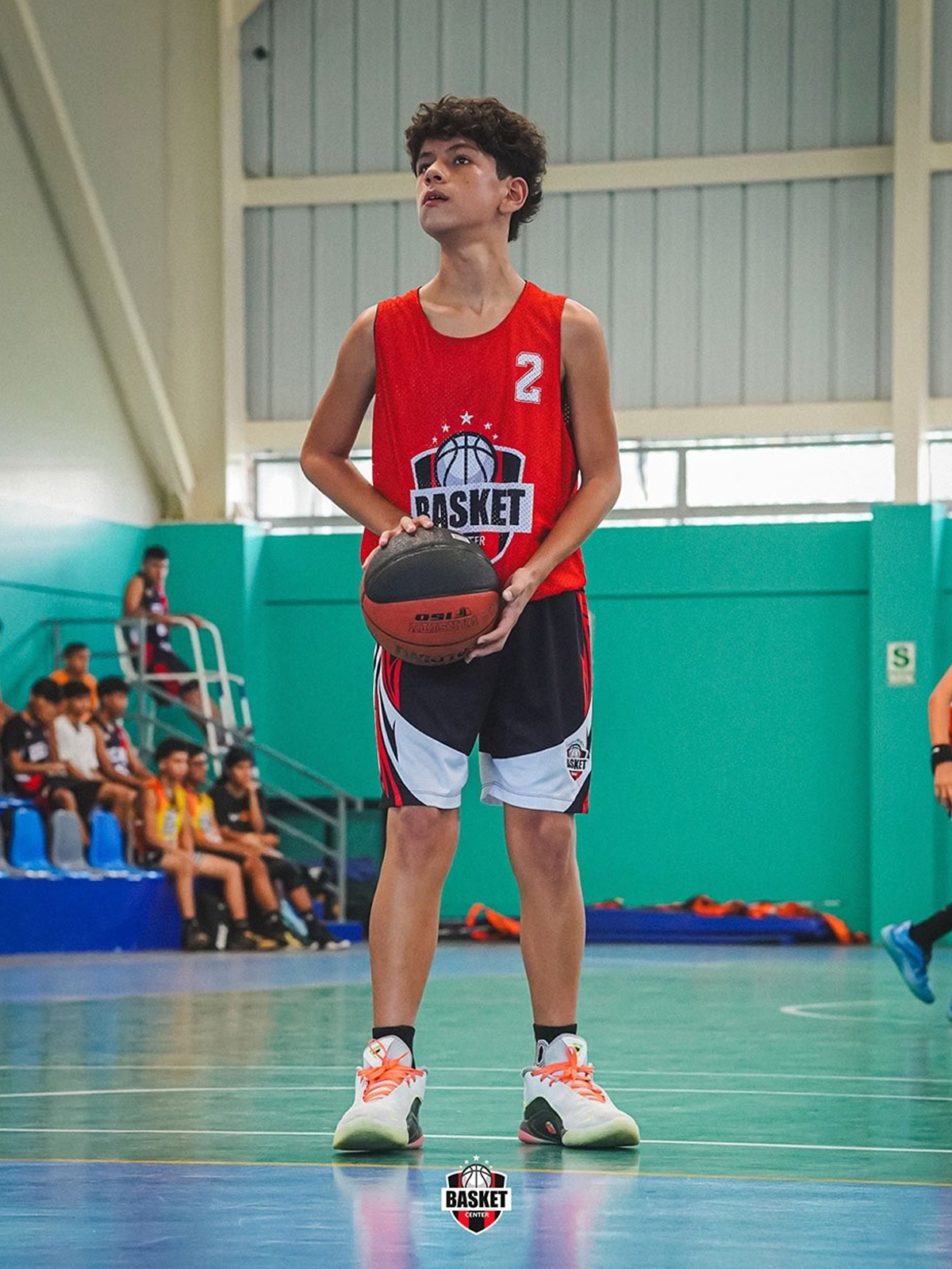 Paolo jugando básquetbol 4